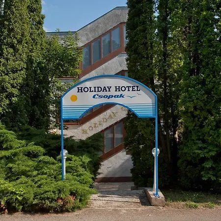 Отель Hotel Holiday Csopak