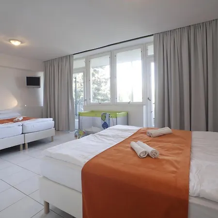 Hotel Holiday Csopak 3* Чопак