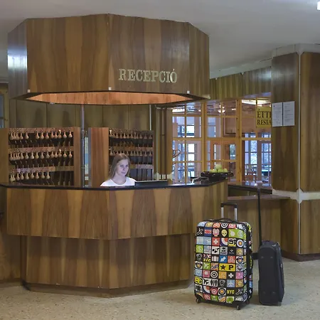 Ξενοδοχείο Hotel Holiday Csopak Csopak