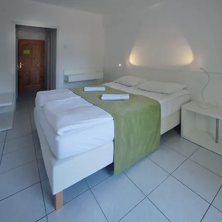 Hotel Holiday Csopak 3*