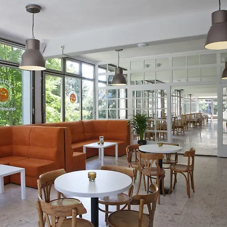 Hotel Holiday Csopak Отель 3*