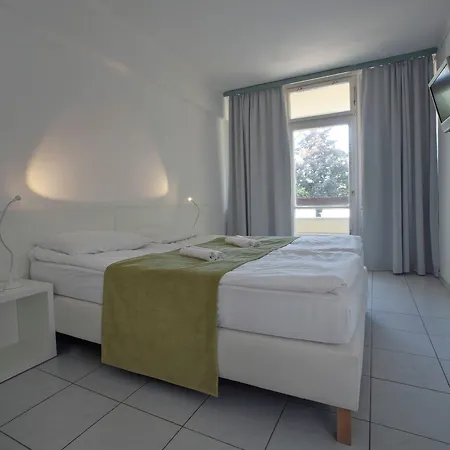 Hotel Holiday Csopak 3*