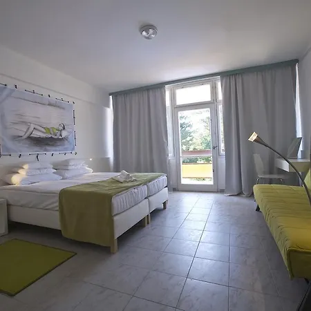 Hotel Holiday Csopak Hotell 3*