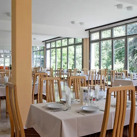 Hotel Holiday Csopak 3*