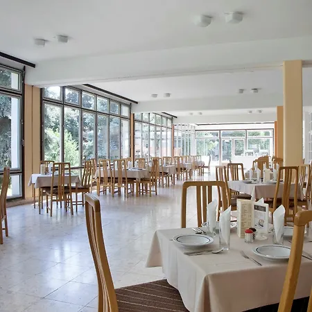Hotel Holiday Csopak 3* تشوباك