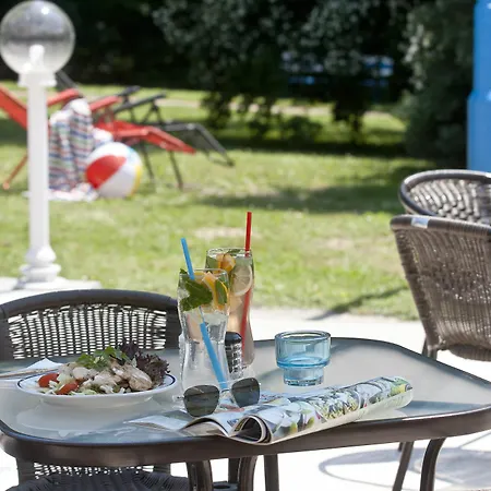 Hotel Holiday Csopak فندق