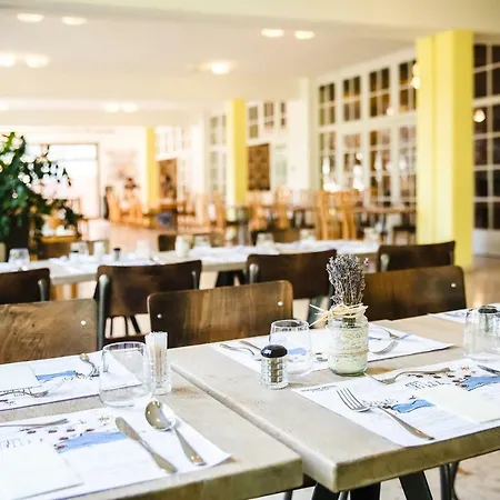 Hotel Holiday Csopak Hotell 3*