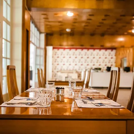 Hotel Holiday Csopak 3* Чопак