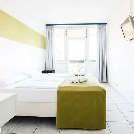 Hotel Holiday Csopak Hotell 3*