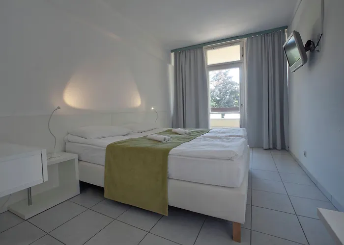 Hotel Holiday Csopak 3*