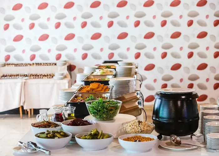 Hotel Holiday Csopak 3*